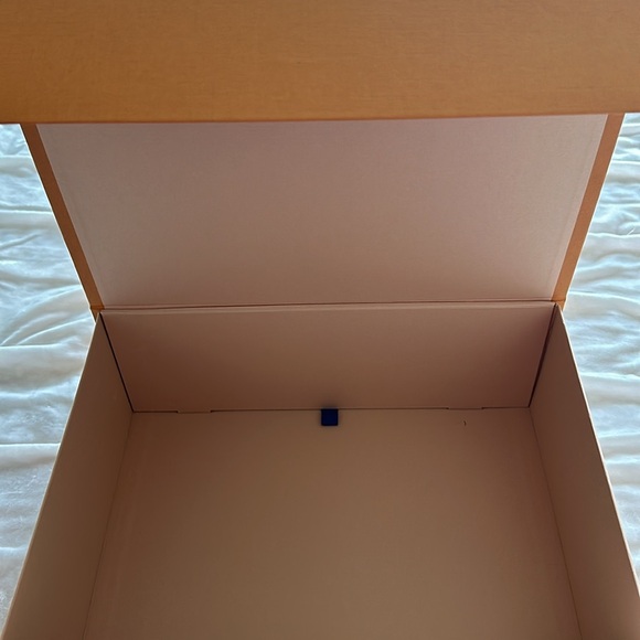 AUTHENTIC LOUIS VUITTON TOILETRY POUCH 26. Excellent condition. - Picture 10 of 14